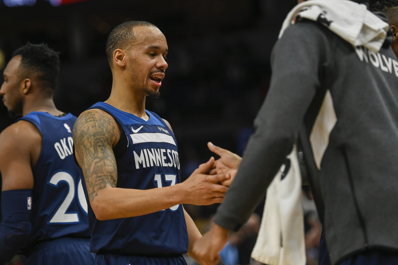 双核联手爆发！哈登&伦纳德首节得分都上双（双星同耀！哈登与伦纳德首节齐取两位数）