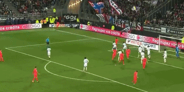 马卡：皇马2025年以零冠黯然收官，是一个充满动荡的体育赛季（马卡：2025年皇马无冠收官，动荡之年的落幕）