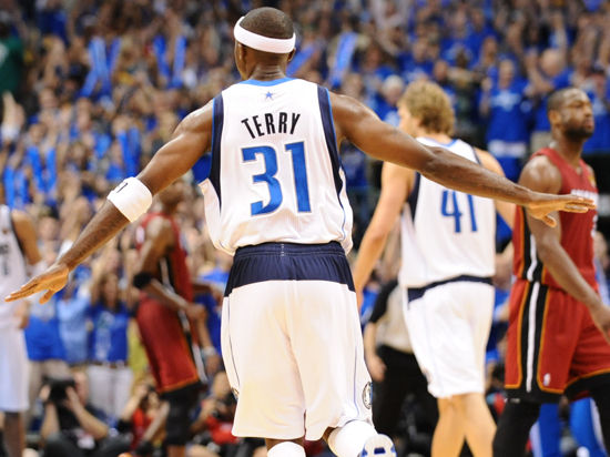 哈里王子48小时两次公开调侃特朗普，从ICE到世界杯火力不减哈里两度调侃特朗普特朗普暂未回应（哈里王子48小时内两次公开调侃特朗普：从ICE到世界杯火力不减，特朗普暂未回应）