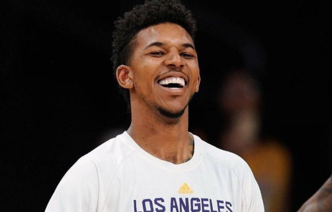 恩古莫哈：我不着急在一线队取得更多成功，因为我还很年轻（恩古莫哈：我还年轻，不急于在一线队追求更多成就）