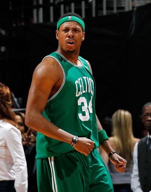 皇马3人染红！裁判报告曝光，2人或被禁赛2场，遭卡瓦哈尔嘲讽（皇马三将染红！裁判报告流出，两人或被停赛两场，卡瓦哈尔出言嘲讽）