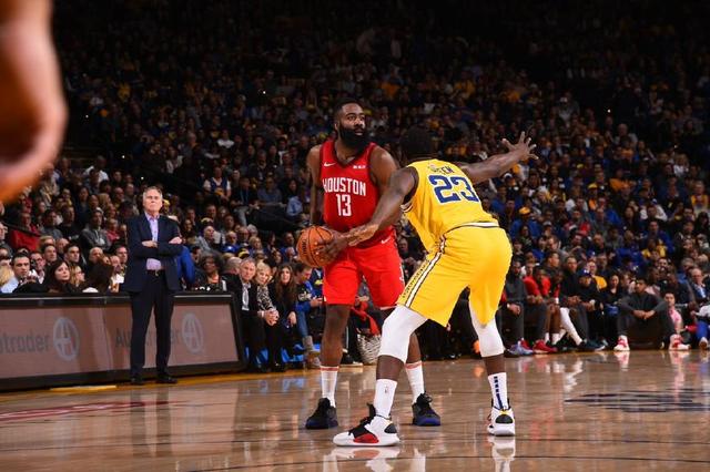 门将关键扑救震惊全场，堪称神扑（门将逆天一扑震撼全场，堪比神迹）