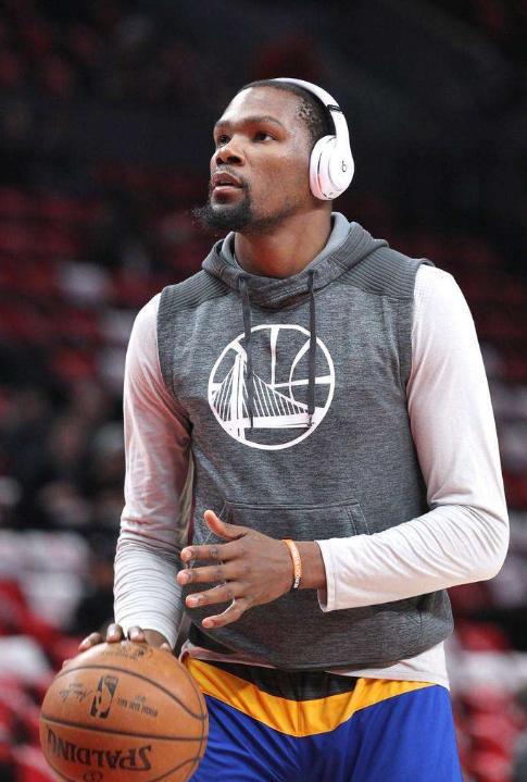 哈登新赛季助攻榜领跑联盟（哈登新季助攻数高居联盟榜首）