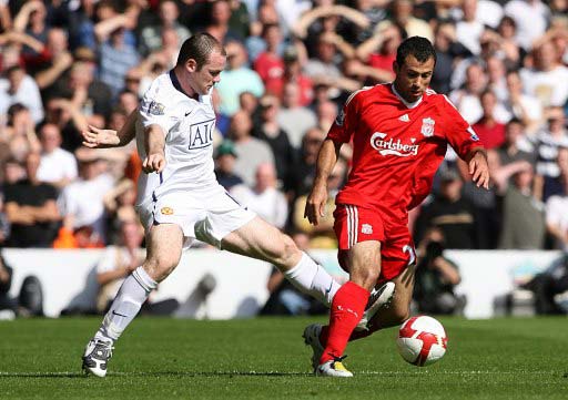 全家福宣，U16国少小将万项加盟塞尔超贝尔格莱德红星俱乐部（塞尔超贝尔格莱德红星官宣签下U16国少万项，全家福合影亮相）